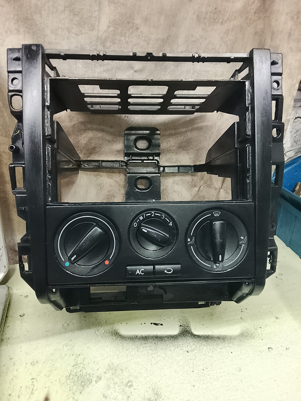 Panel Control A/C y Calefacción VW Jetta MK4 / Golf MK4 / Bora / New Beetle – Usado