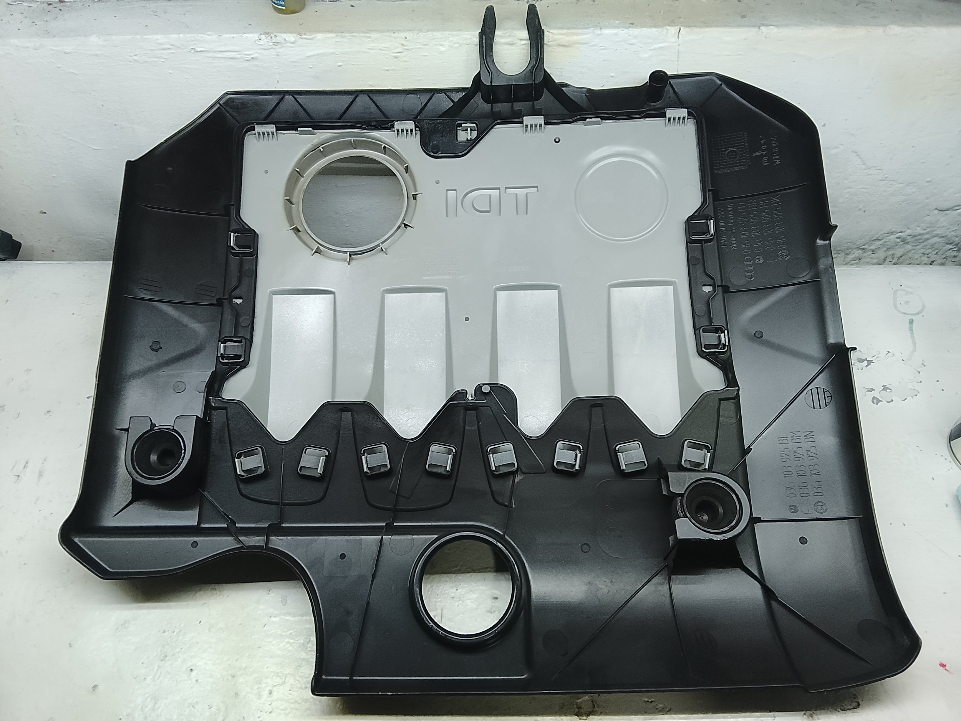 Tapa Embellecedora / Cubierta de Motor VW TDI 1.9 / 2.0 - 03G 103 925